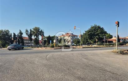 Kula Seyit Ali Mahallesi'nde 3 Katlı Bina (2 Daire, 2 Dükkan)