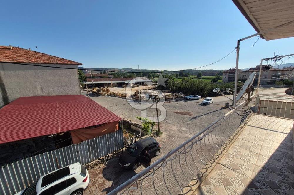 Kula Seyit Ali Mahallesi'nde 3 Katlı Bina (2 Daire, 2 Dükkan)