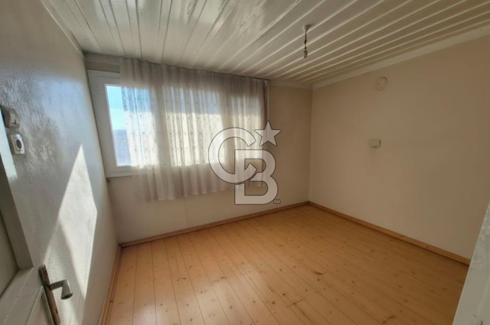 Kula Seyit Ali Mahallesi'nde 3 Katlı Bina (2 Daire, 2 Dükkan)