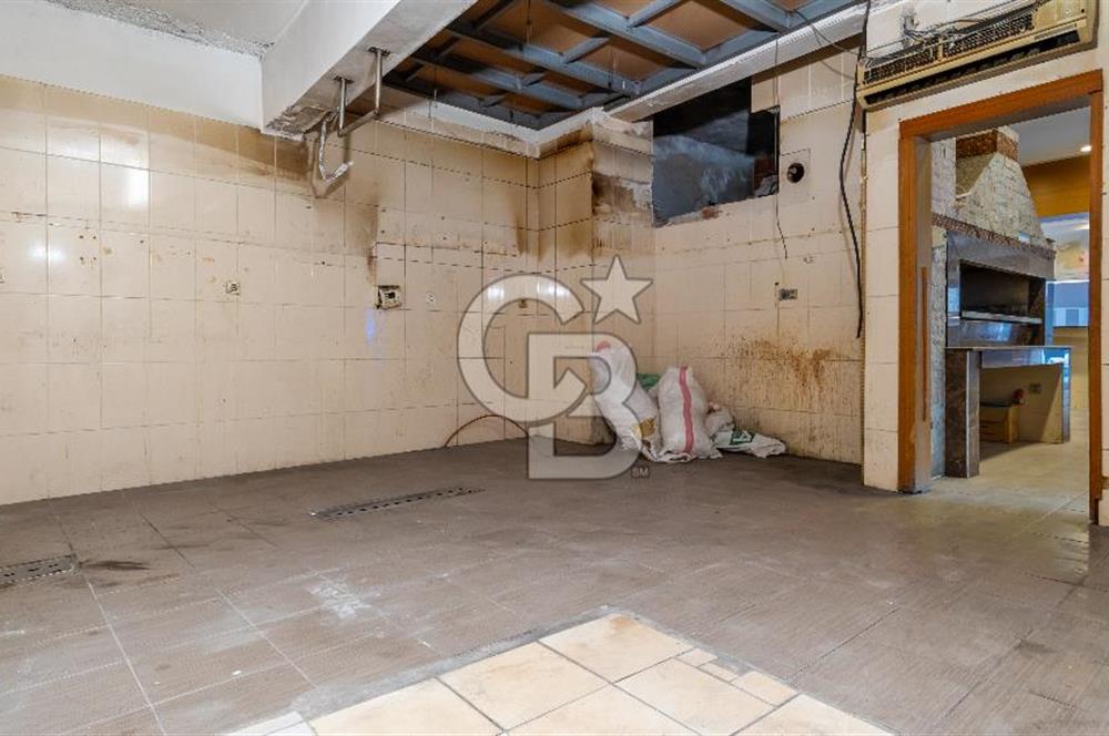 ÇEŞME ILICA MERKEZDE HARİKA KONUMA SAHİP SATILIK DÜKKAN & MAĞAZA