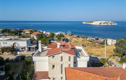 KARABURUN'DA ADA MANZARALI,GENİŞ BAHÇELİ MÜSTAKİL 3 KATLI YAZLIK