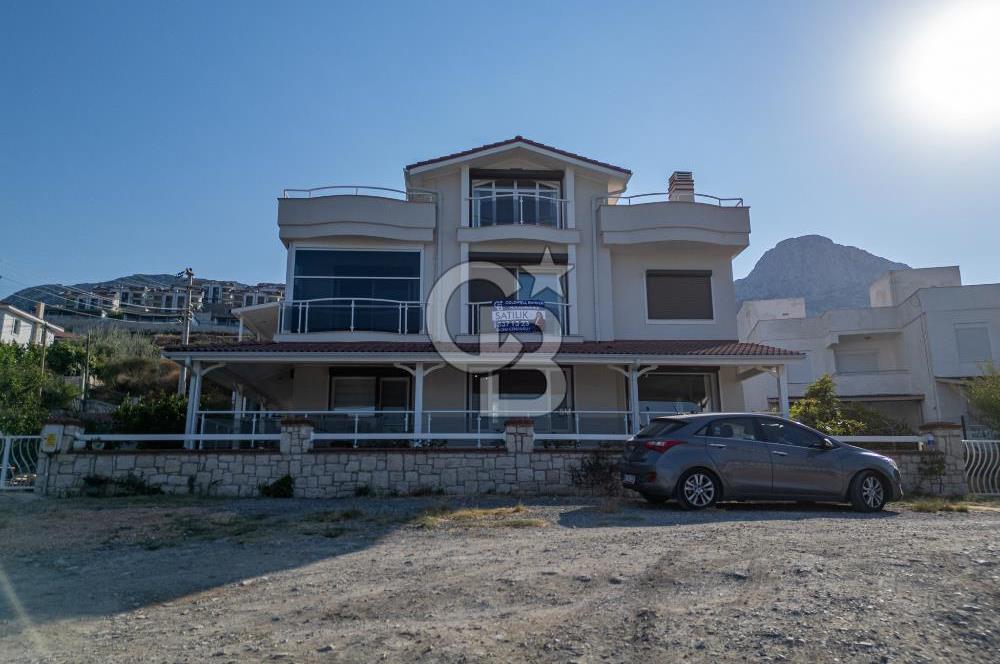 KARABURUN'DA ADA MANZARALI,GENİŞ BAHÇELİ MÜSTAKİL 3 KATLI YAZLIK