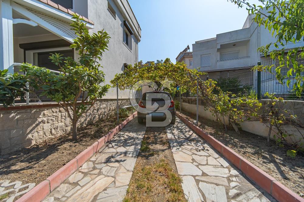 KARABURUN'DA ADA MANZARALI,GENİŞ BAHÇELİ MÜSTAKİL 3 KATLI YAZLIK