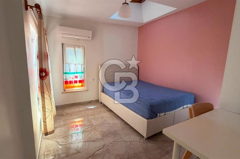 Denize Sıfır Konumda, 330 m² Açık Alanlı Sitede 4+1 Dubleks Villa