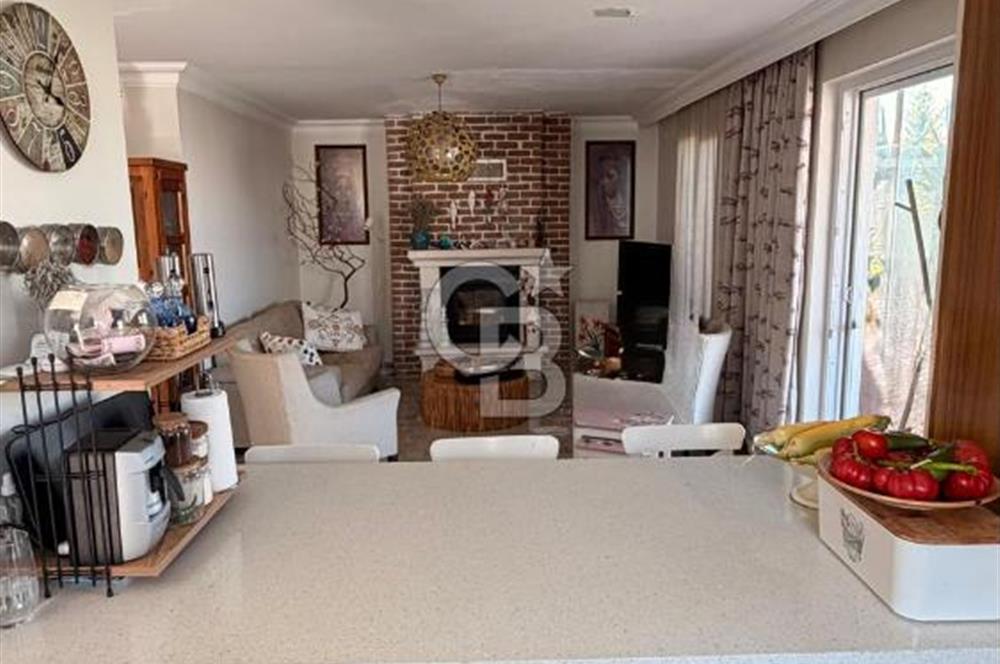 Denize Sıfır Konumda, 330 m² Açık Alanlı Sitede 4+1 Dubleks Villa