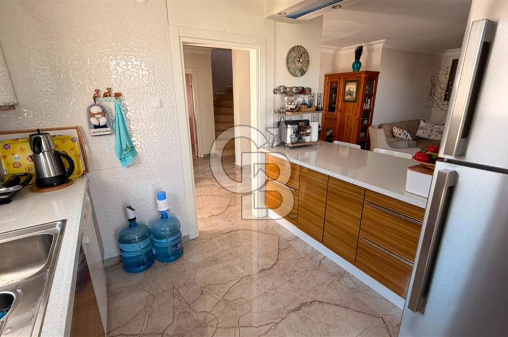 Denize Sıfır Konumda, 330 m² Açık Alanlı Sitede 4+1 Dubleks Villa