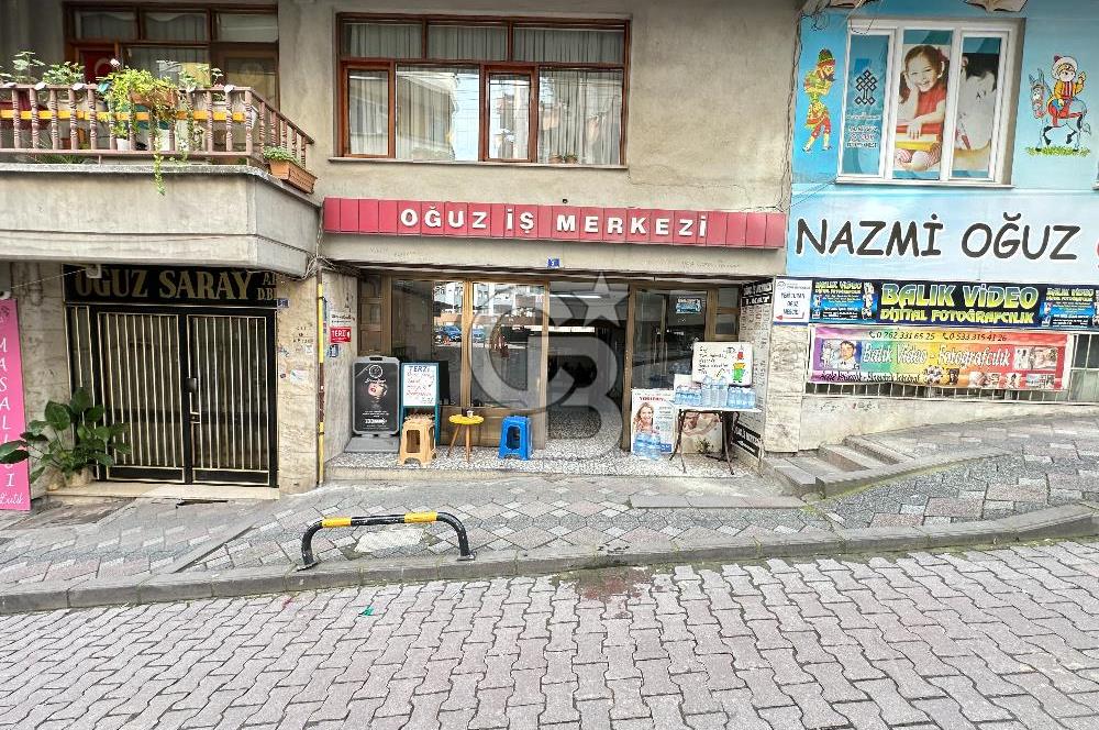 İZMİT İNÖNÜ CADDESİ OĞUZ İŞ MERKEZİN'NDE SATILIK DÜKKAN