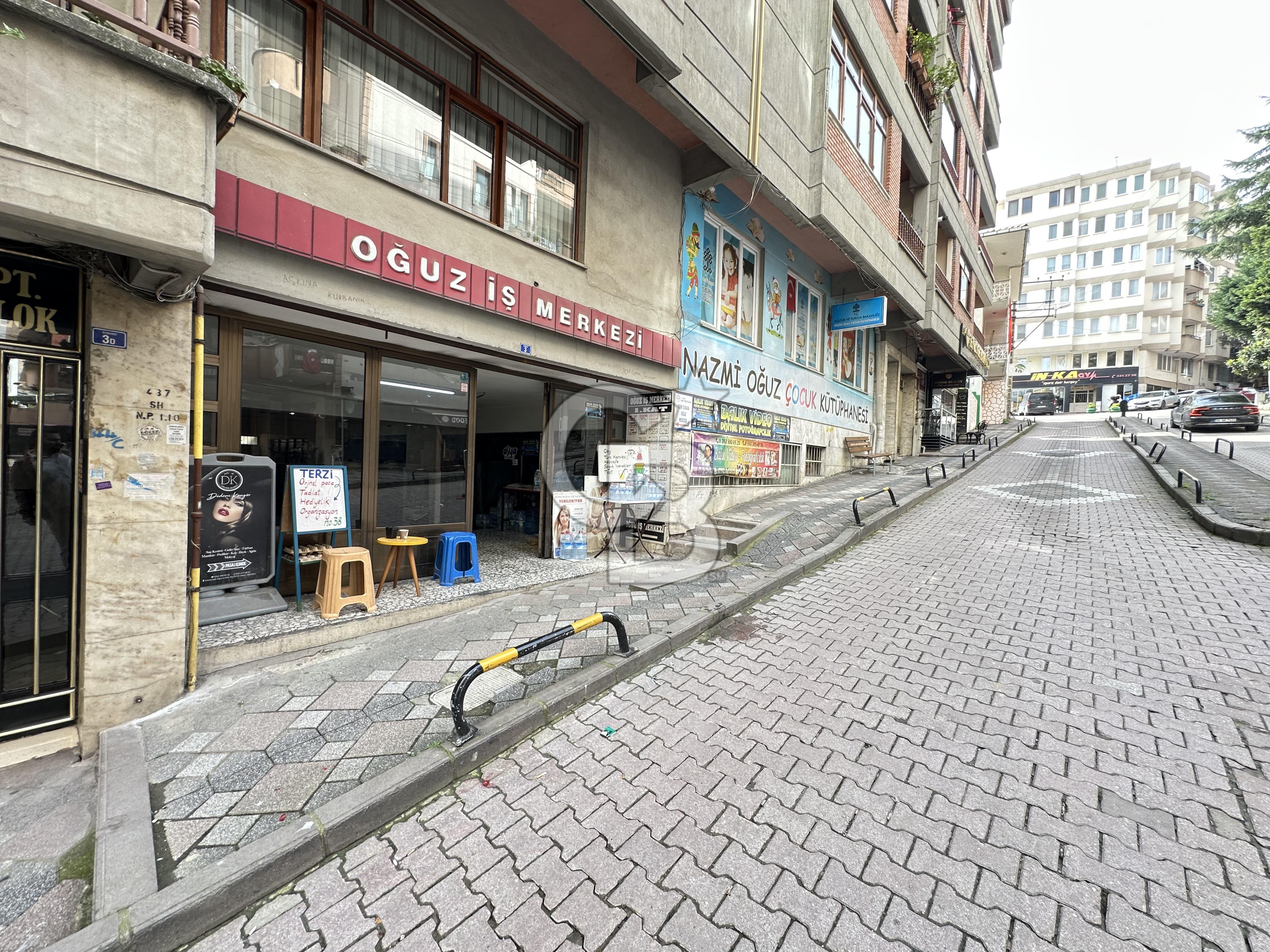 İZMİT İNÖNÜ CADDESİ OĞUZ İŞ MERKEZİN'NDE SATILIK DÜKKAN