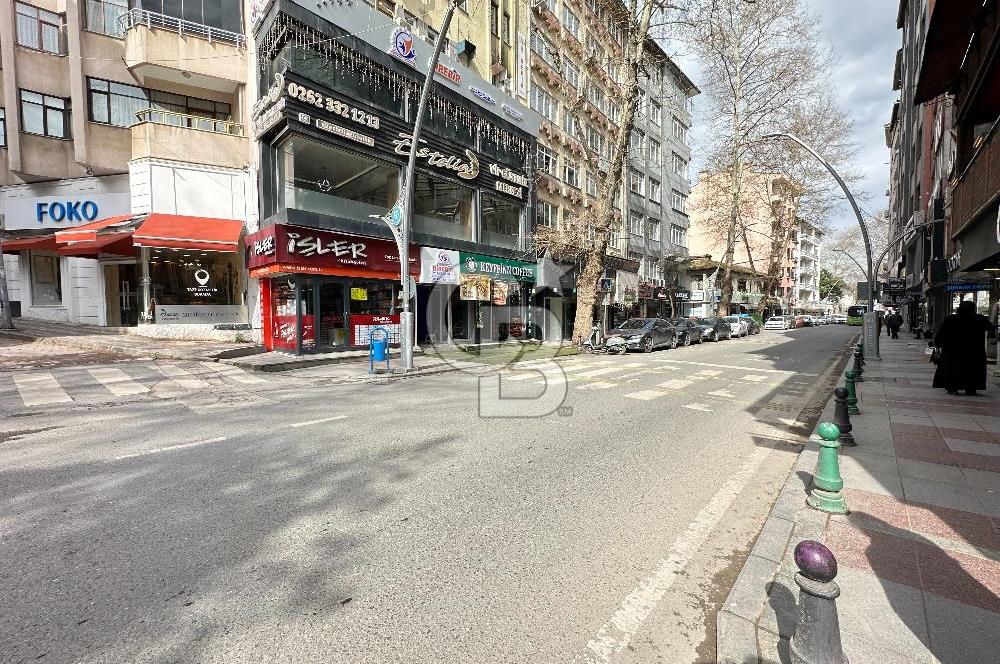 İZMİT İNÖNÜ CADDESİ OĞUZ İŞ MERKEZİN'NDE SATILIK DÜKKAN