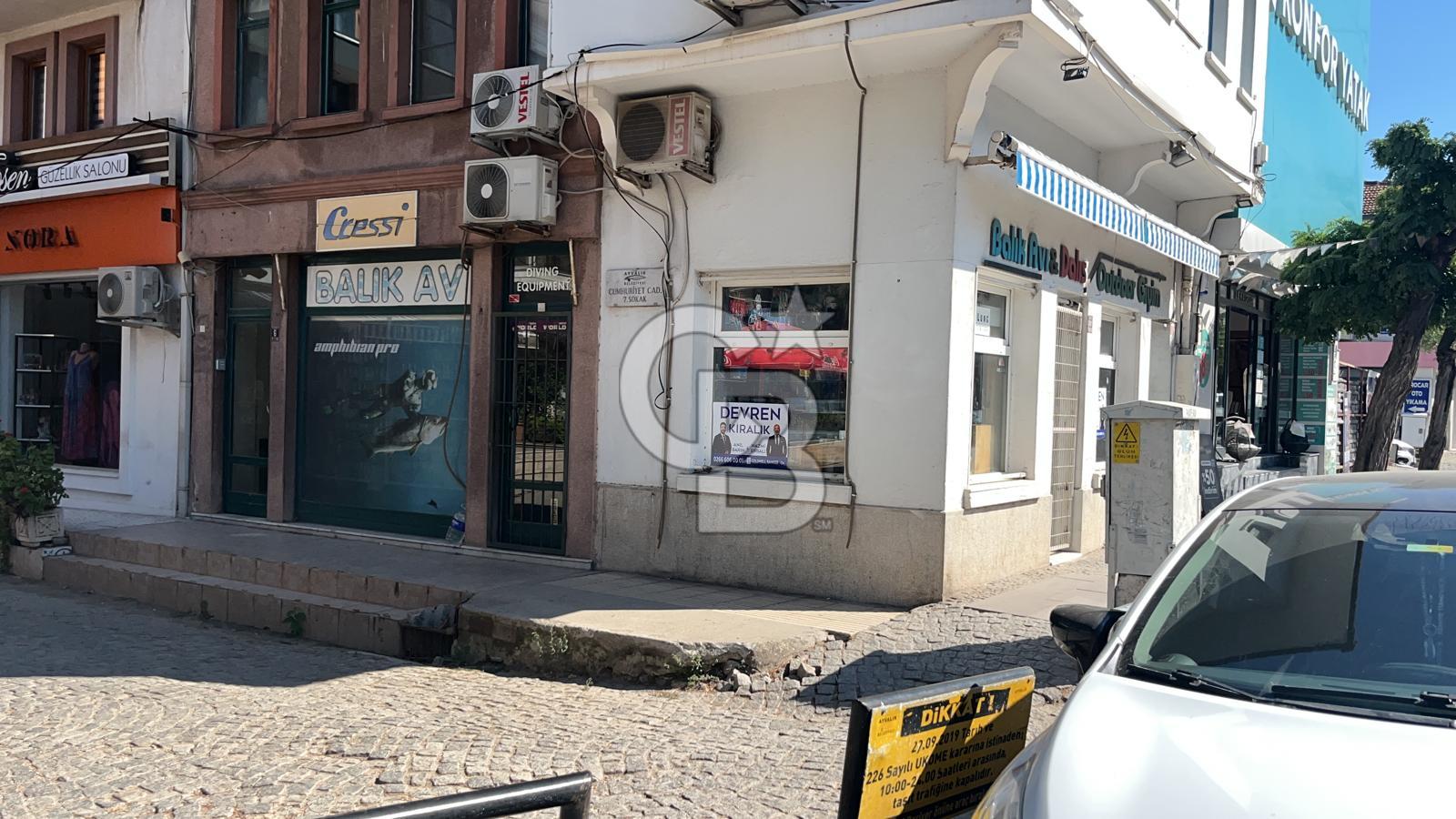 AYVALIK MERKEZDE ŞIK DEVREN KİRALIK BUTİK DÜKKÂN