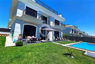 KUMBURGAZ'DA DENİZ MANZARALI SİTE İÇİ HAVUZLU MÜSTAKİL VİLLA - 1 - 368629