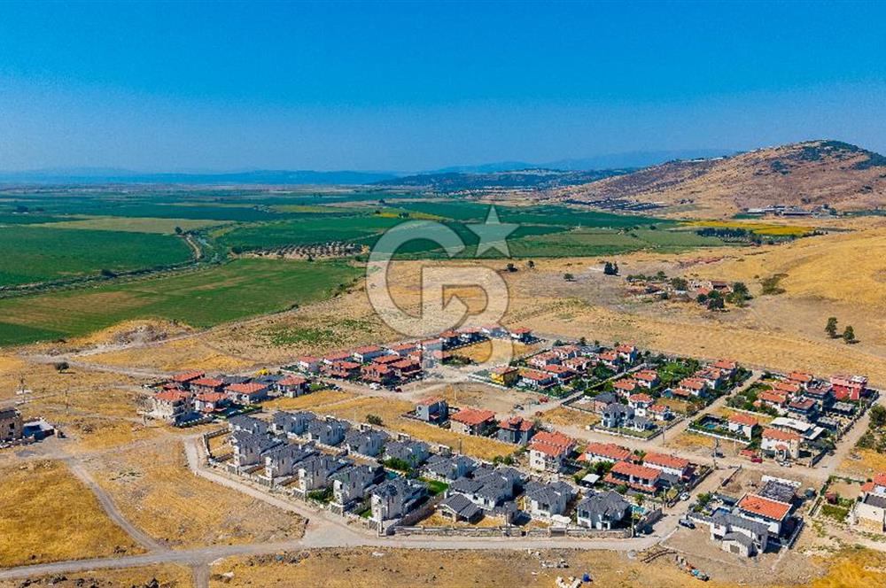 FOÇA BAĞARASINDA AVANTAJLI LOKASYONDA 510 M² VİLLA İMARLI ARSA