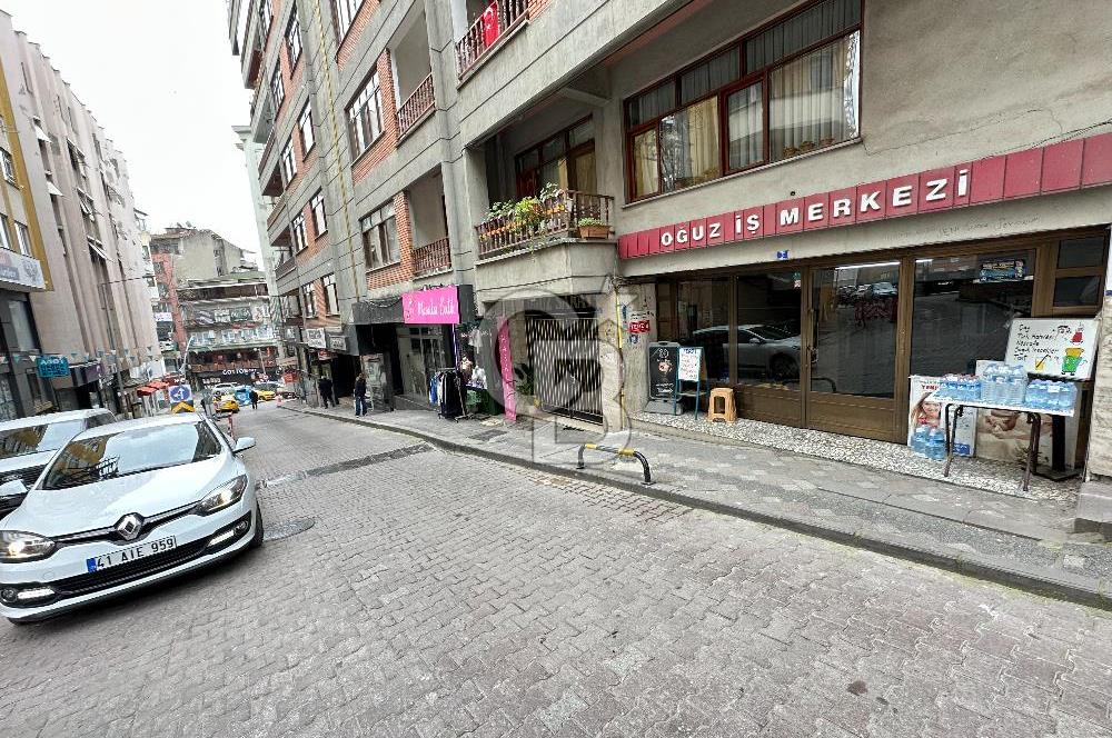 CB AKADEMİ İZMİT ÇARŞI OĞUZ İŞ MERKEZİN'NDE SATILIK DÜKKAN