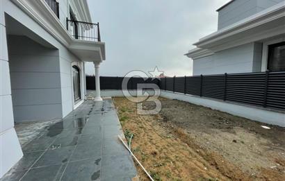 KUMBURGAZ'DA DENİZ MANZARALI SİTE İÇİ HAVUZLU MÜSTAKİL VİLLA