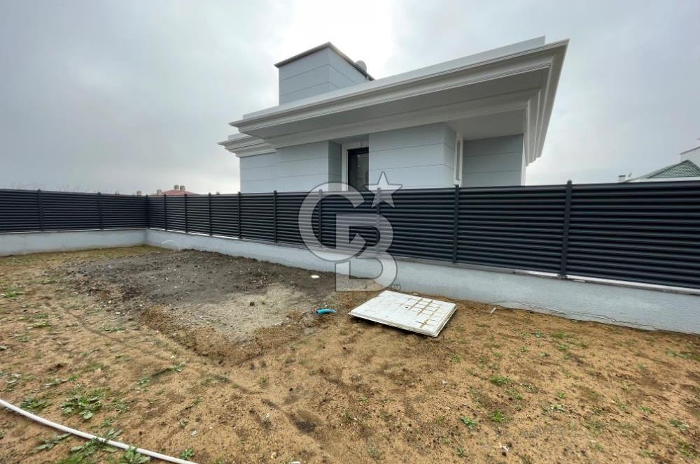 KUMBURGAZ'DA DENİZ MANZARALI SİTE İÇİ HAVUZLU MÜSTAKİL VİLLA