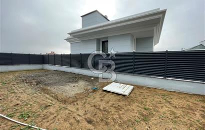 KUMBURGAZ'DA DENİZ MANZARALI SİTE İÇİ HAVUZLU MÜSTAKİL VİLLA