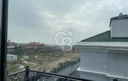 KUMBURGAZ'DA DENİZ MANZARALI SİTE İÇİ HAVUZLU MÜSTAKİL VİLLA