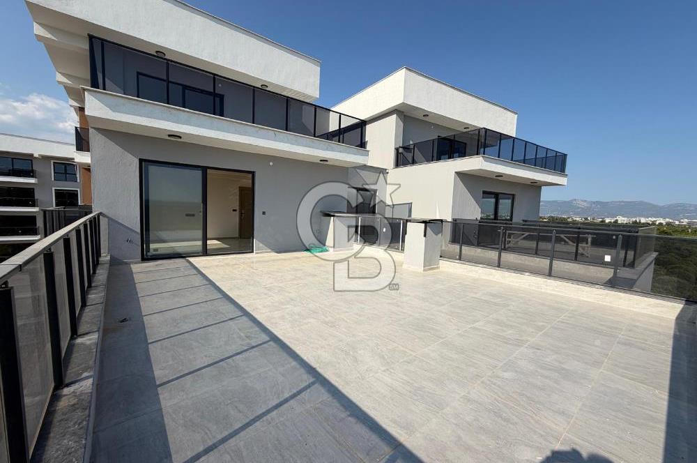 Finike'de Deniz/Havuz Manzaralı 1+1 Lüks Teraslı Daire