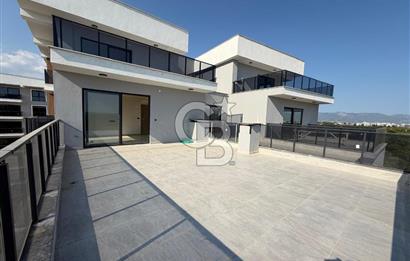 Finike'de Deniz/Havuz Manzaralı 1+1 Lüks Teraslı Daire