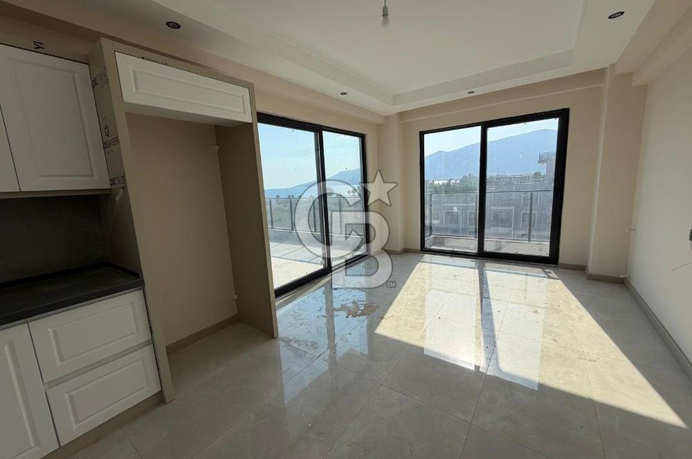 Finike'de Deniz/Havuz Manzaralı 1+1 Lüks Teraslı Daire