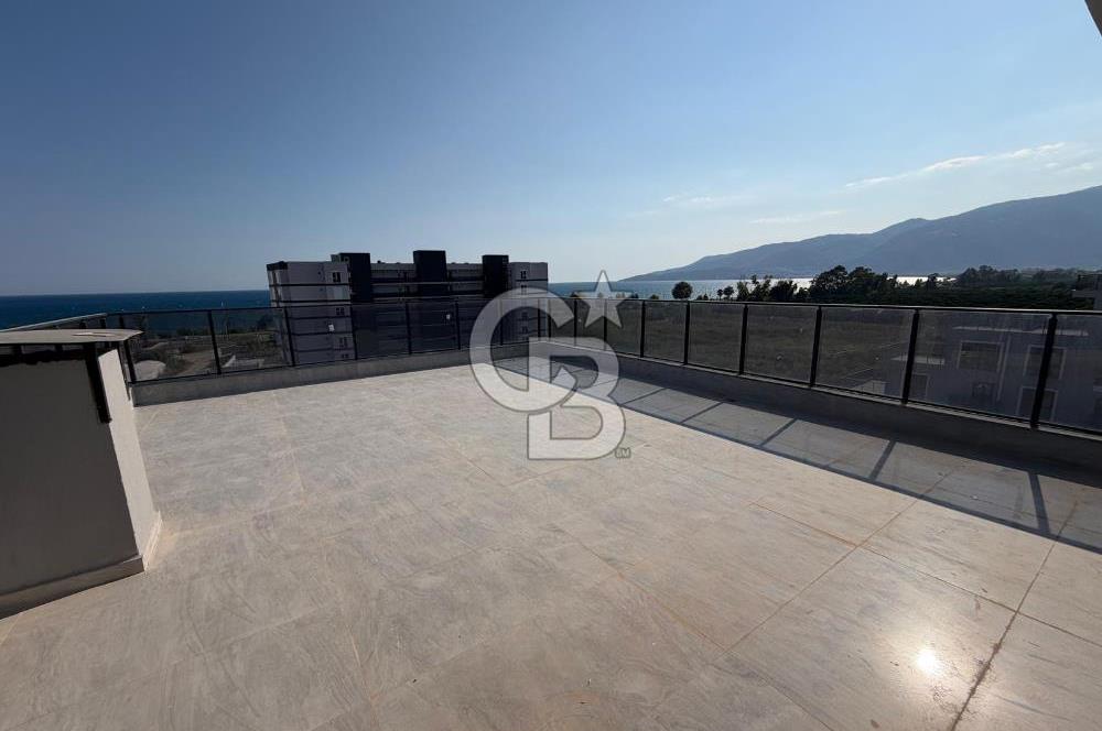 Finike'de Deniz/Havuz Manzaralı 1+1 Lüks Teraslı Daire