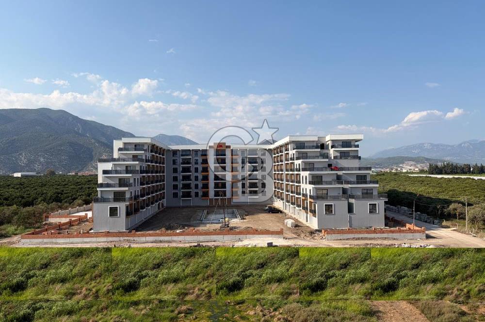 Finike'de Deniz/Havuz Manzaralı 1+1 Lüks Teraslı Daire