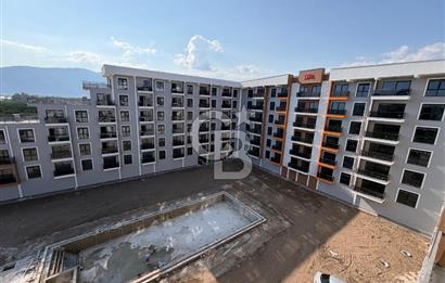 Finike'de Deniz/Havuz Manzaralı 1+1 Lüks Teraslı Daire