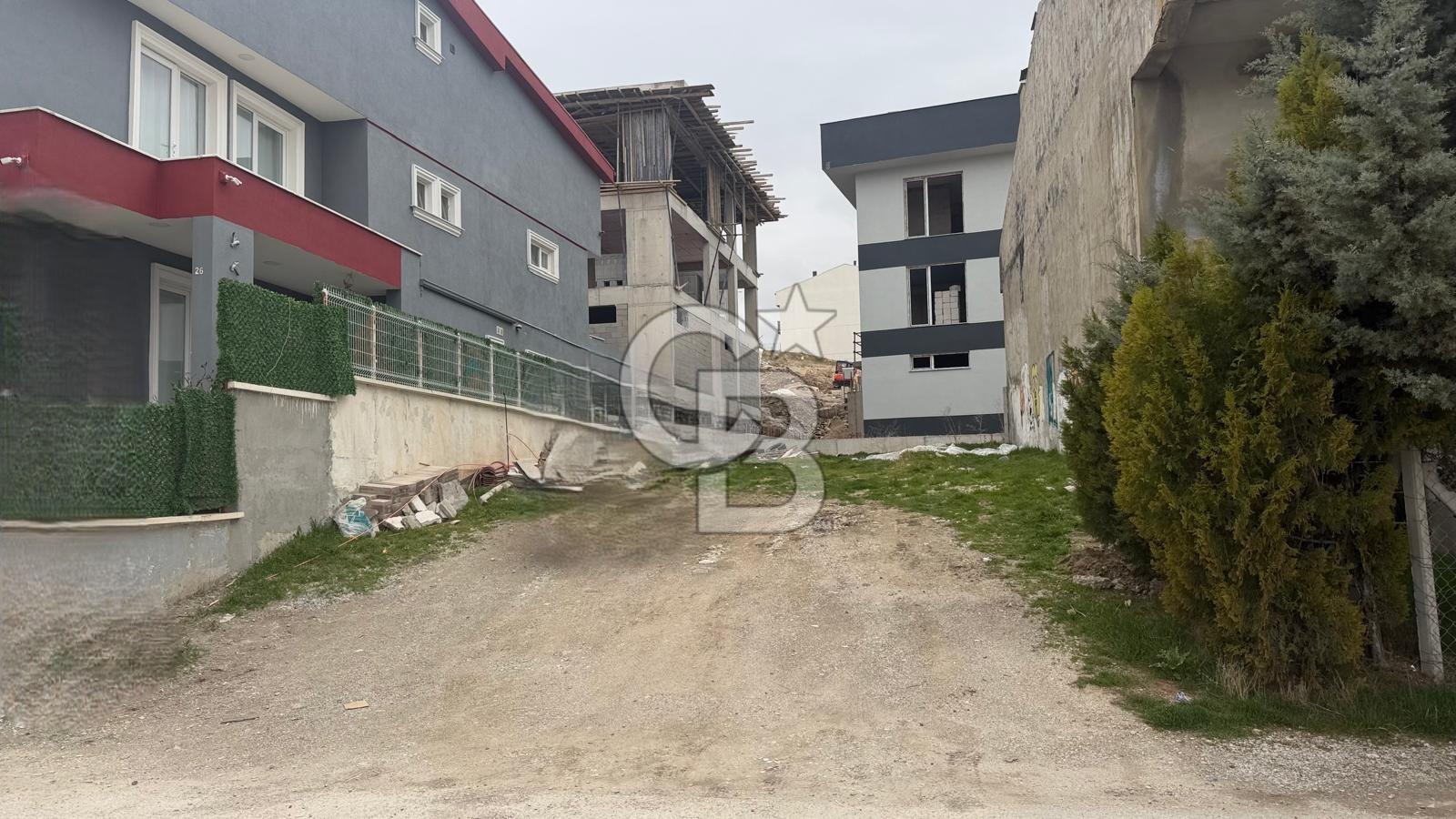 YAŞAMKENT’TE 2 KAT VİLLA İMARLI 218 m² ARSA 