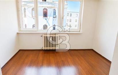 HOCAALİZADE CADDE ÜSTÜNDE MERKEZİ LOKASYONDA 3+1 KİRALIK DAİRE