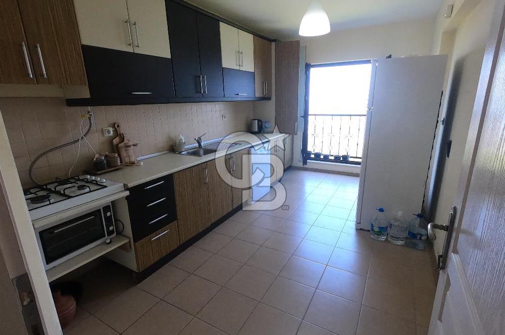 Karamürsel Dereköyde Deniz Manzaralı Havuzlu 3+1 Daire