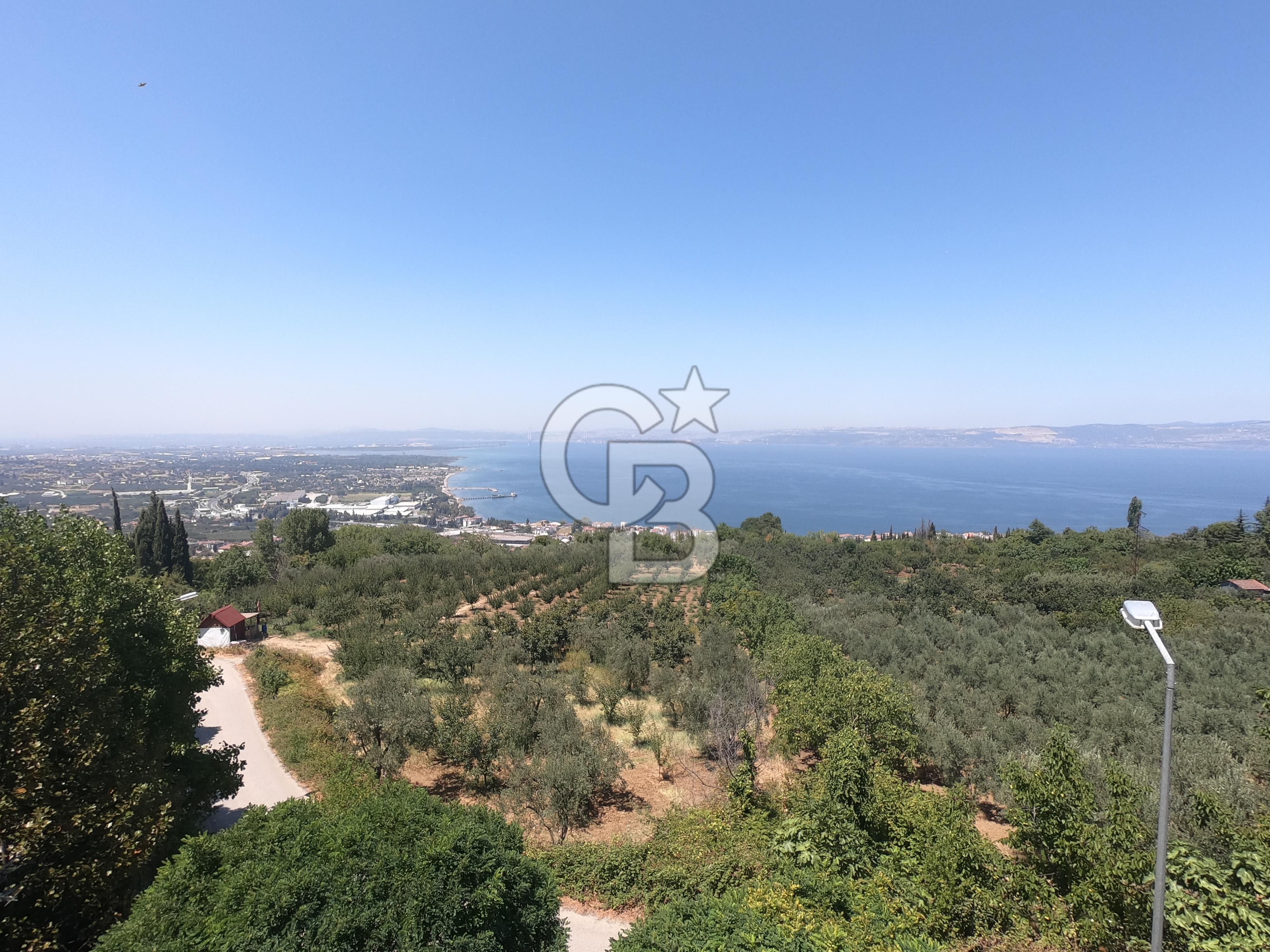 Karamürsel Dereköyde Deniz Manzaralı Havuzlu 3+1 Daire
