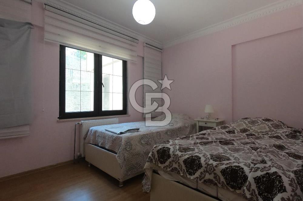 Karamürsel Dereköyde Deniz Manzaralı Havuzlu 3+1 Daire