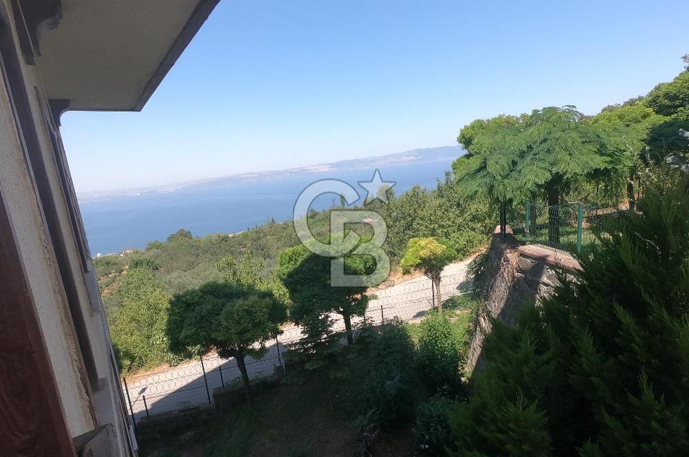 Karamürsel Dereköyde Deniz Manzaralı Havuzlu 3+1 Daire