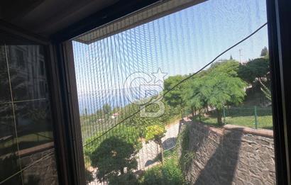 Karamürsel Dereköyde Deniz Manzaralı Havuzlu 3+1 Daire