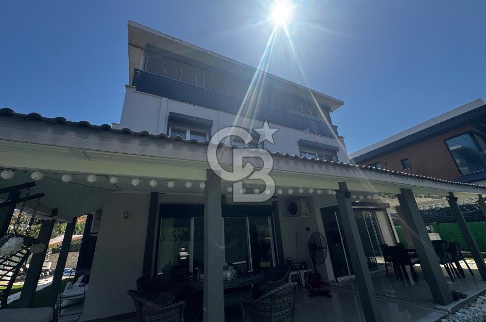 Çeşme çiftlikköyde 5+2 villa