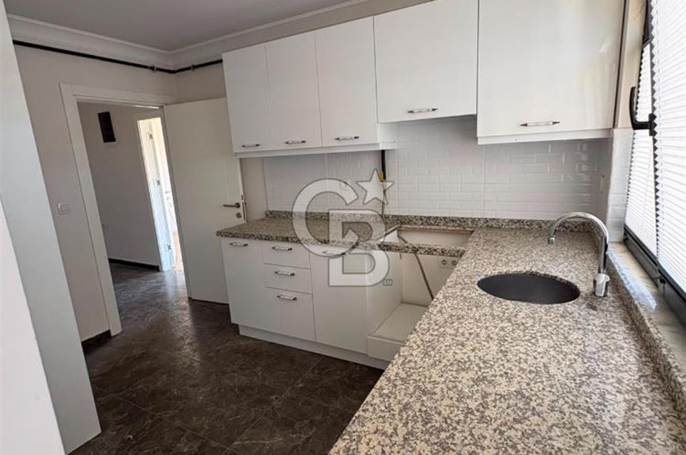 Üsküdar Burhaniye'de Kiralık 6+1 Geniş Dubleks Daire