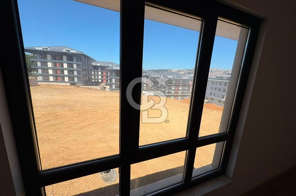 Üsküdar Burhaniye'de Kiralık 6+1 Geniş Dubleks Daire