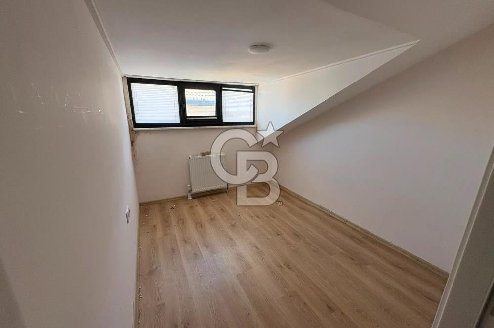 Üsküdar Burhaniye'de Kiralık 6+1 Geniş Dubleks Daire