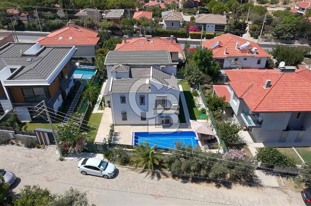 Çeşme çiftlikköyde 5+2 villa
