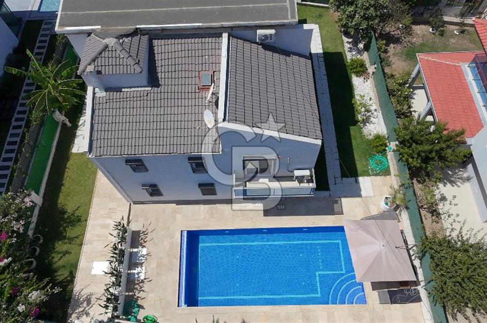 Çeşme çiftlikköyde 5+2 villa
