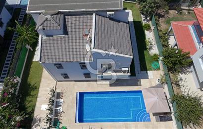 Çeşme çiftlikköyde 5+2 villa