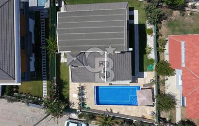 Çeşme çiftlikköyde 5+2 villa