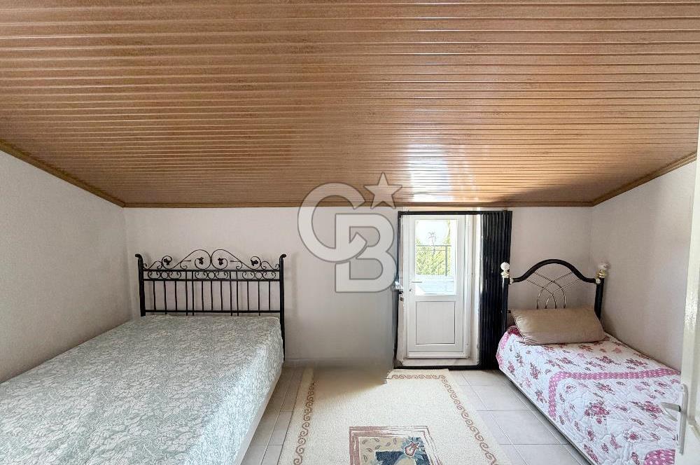 Çandarlı'nın En Güzel Konumunda Denize Yakın Satılık 3+1 Villa