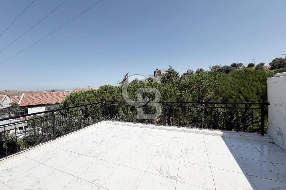 Çandarlı'nın En Güzel Konumunda Denize Yakın Satılık 3+1 Villa