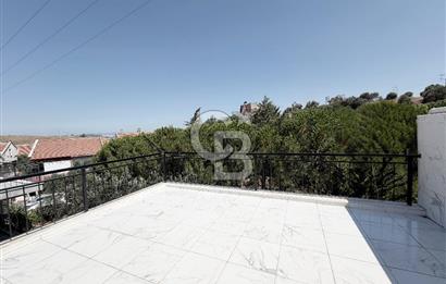 Çandarlı'nın En Güzel Konumunda Denize Yakın Satılık 3+1 Villa