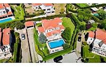 ARNAVUTKÖY BOLLUCA NEO GÖLPARK İSTANBUL SİTESİ SATILIK HAVUZLU 6+1 VİLLA