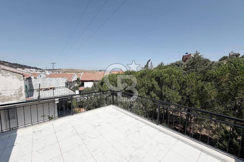 Çandarlı'nın En Güzel Konumunda Denize Yakın Satılık 3+1 Villa