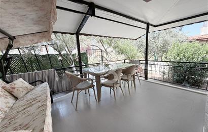 Çandarlı'nın En Güzel Konumunda Denize Yakın Satılık 3+1 Villa