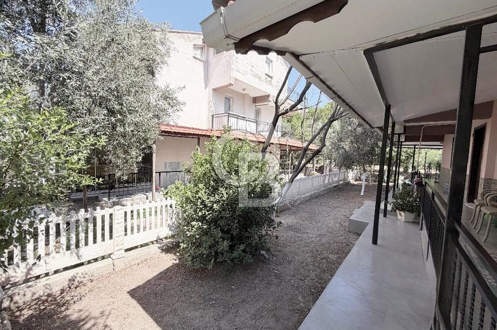 Çandarlı'nın En Güzel Konumunda Denize Yakın Satılık 3+1 Villa