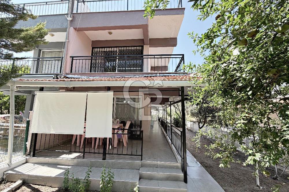 Çandarlı'nın En Güzel Konumunda Denize Yakın Satılık 3+1 Villa